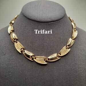 Vintage Trifari Gold Tone Link Choker Necklace Textured Links 16 Inch